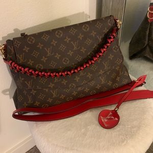 Comes with leather strap for crossbody style